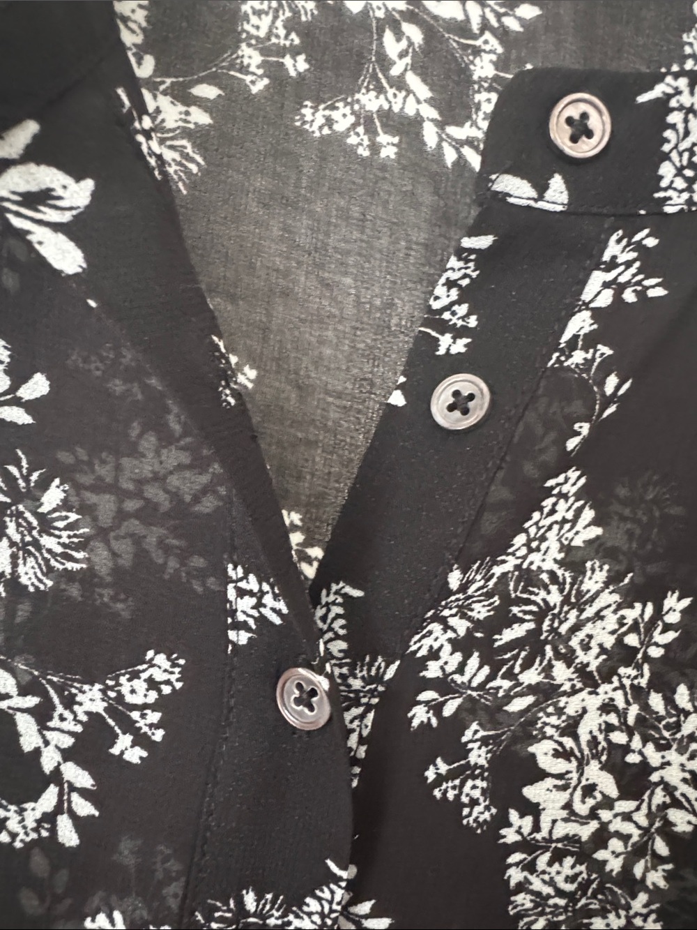 Vince Camuto Black Floral Ruffle Sleeve Button-Front Blouse - Picture 3 of 6